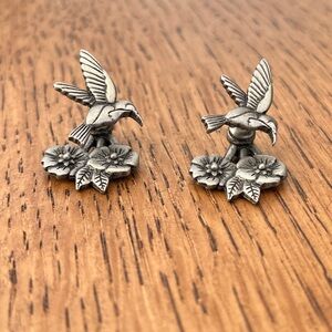 VINTAGE Signed JJ Jonette Pewter Hummingbird Earrings Flower Backs Charming